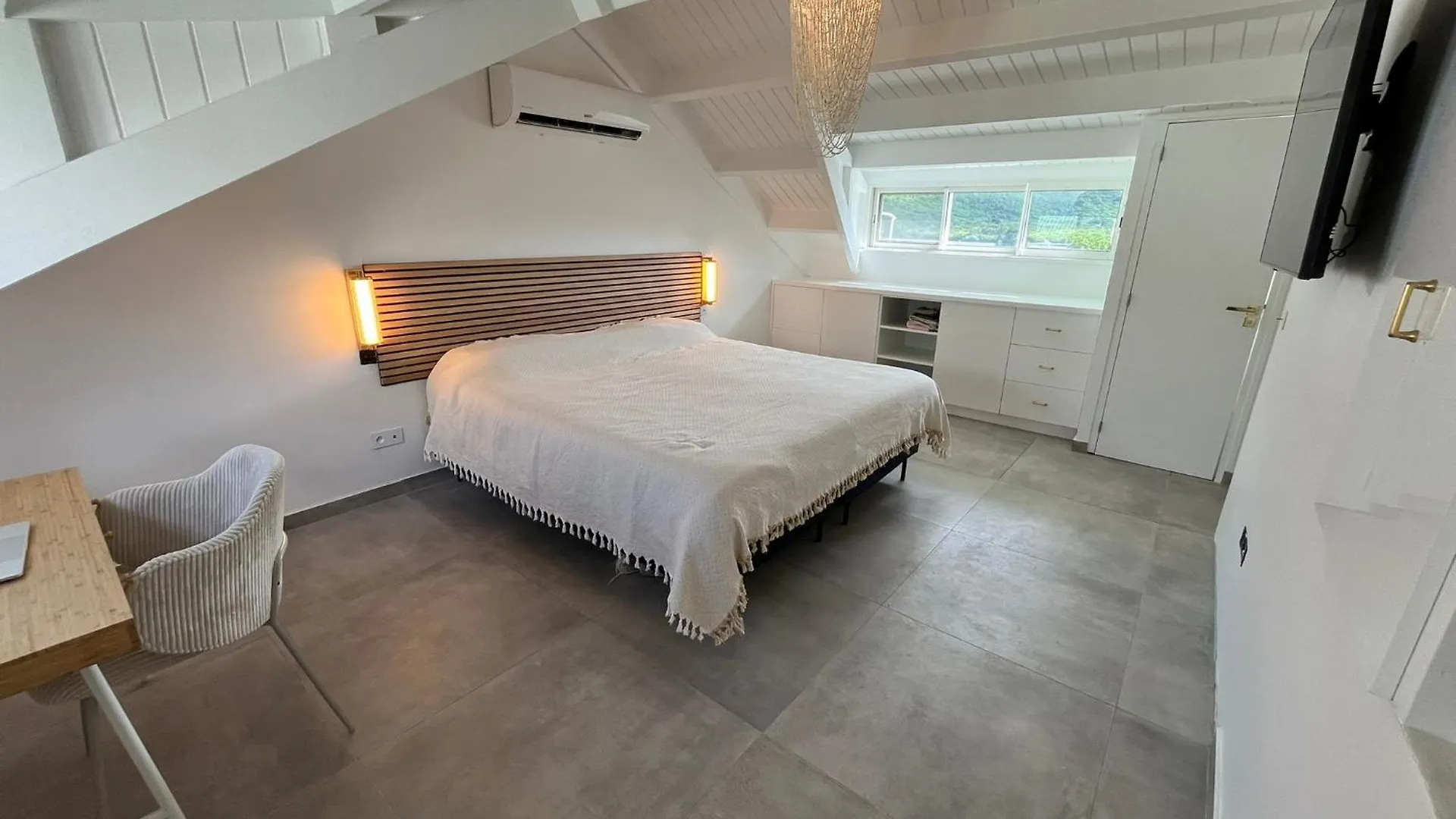 Direct Beach Access, Modern Stay With Hill View Grand Case Διαμέρισμα
