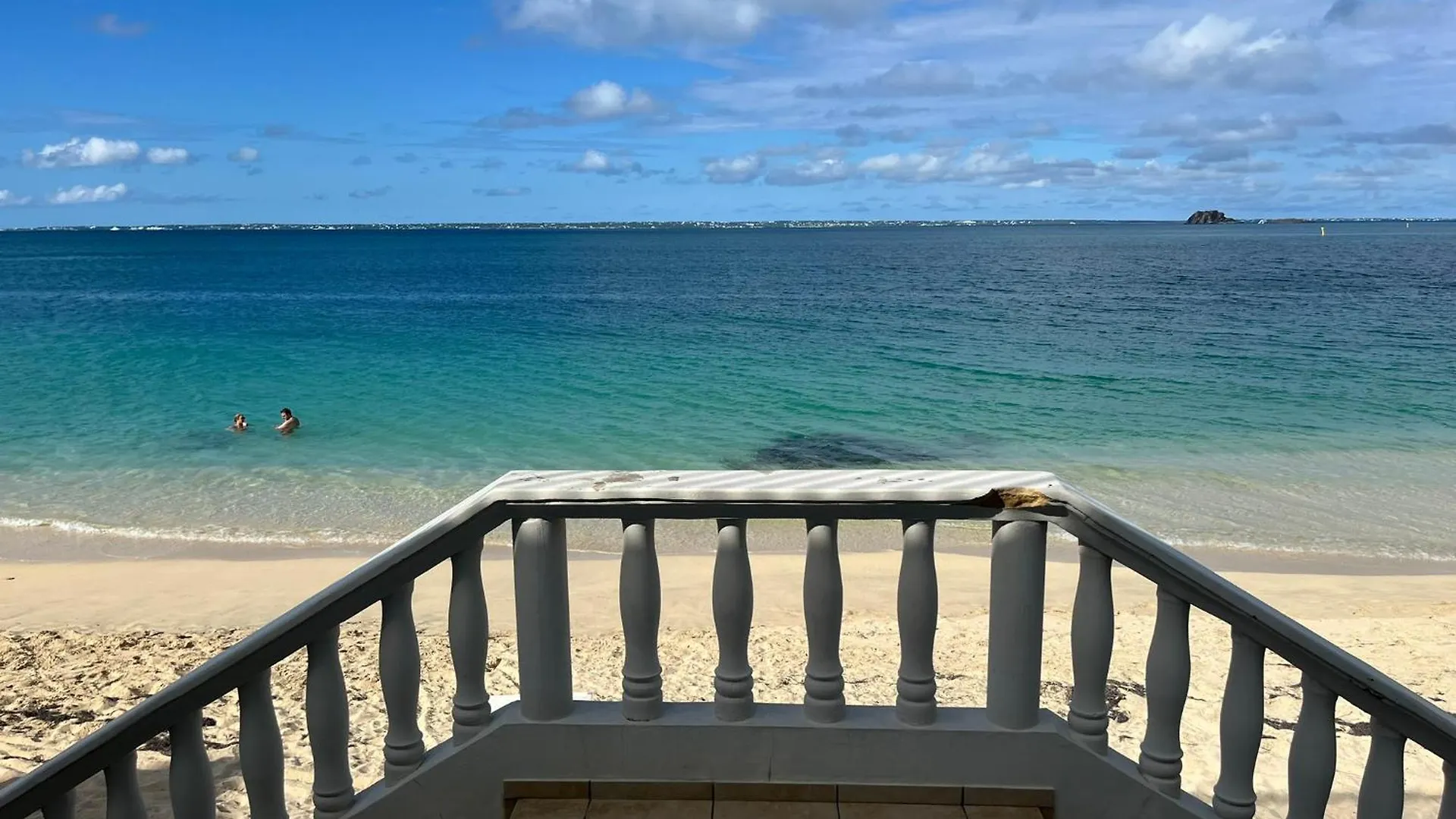 Direct Beach Access, Modern Stay With Hill View Grand Case Διαμέρισμα