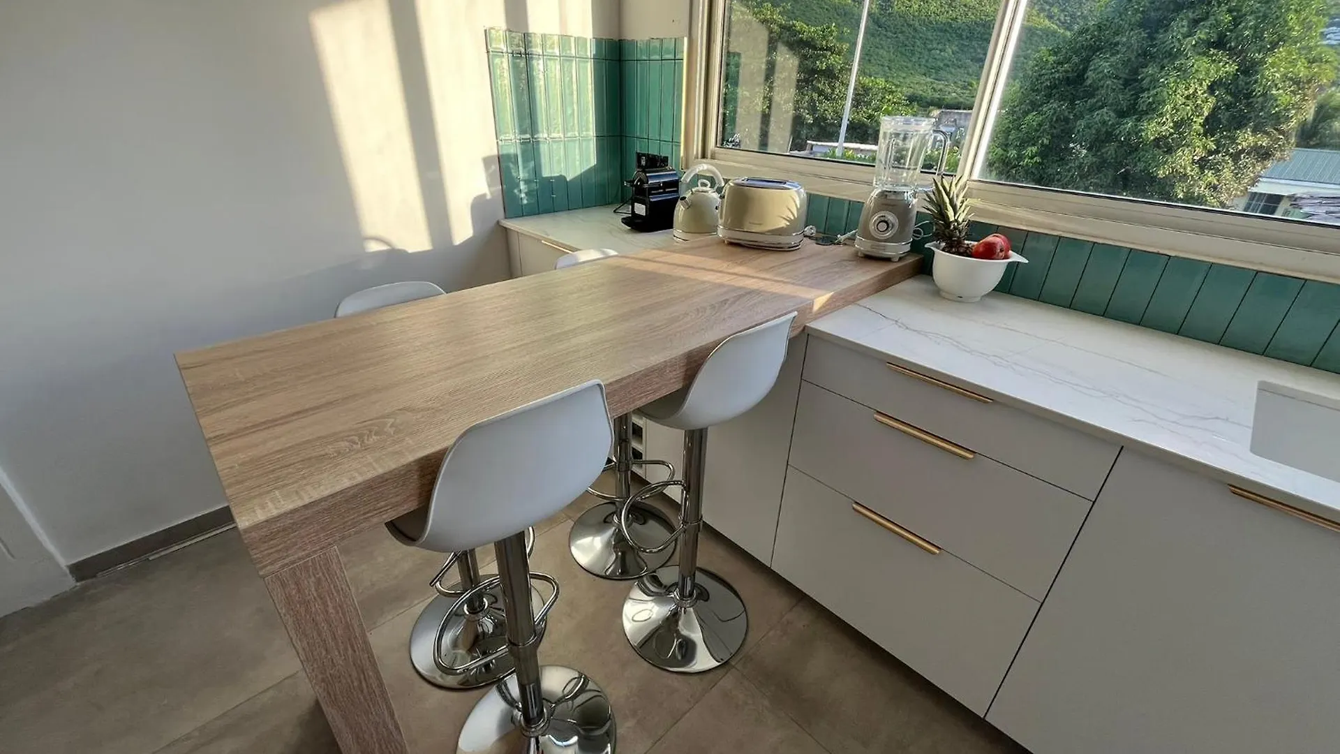 Διαμέρισμα Direct Beach Access, Modern Stay With Hill View Grand Case